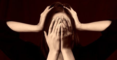 5 oli essenziali efficaci contro il mal di testa