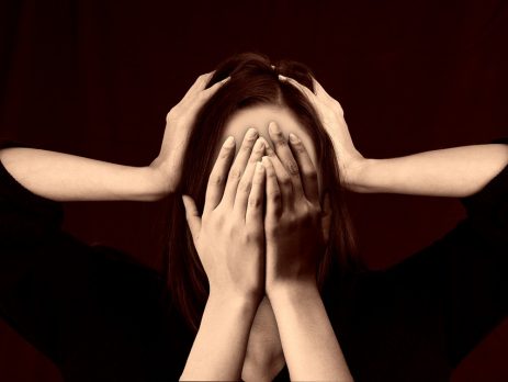 5 oli essenziali efficaci contro il mal di testa