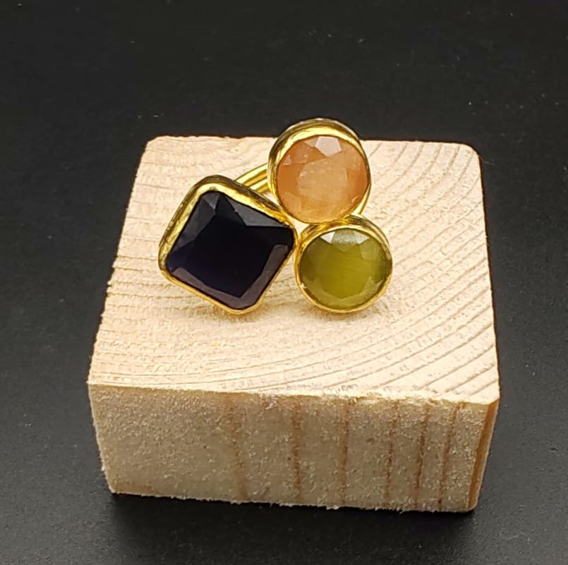 Anello-ottone-tre-pietre-verde